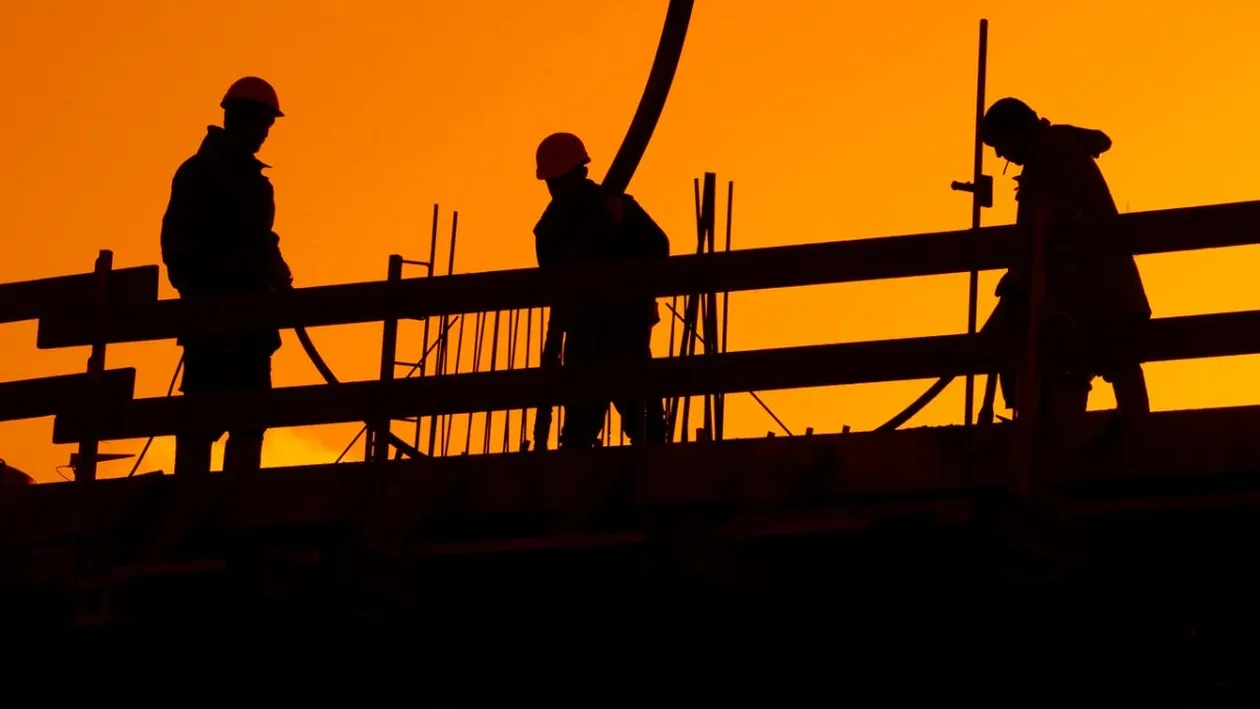Mai mare ruşinea! Motivul ireal pentru care românii refuză să se angajeze pe şantier, pe un salariu de 5000 de lei