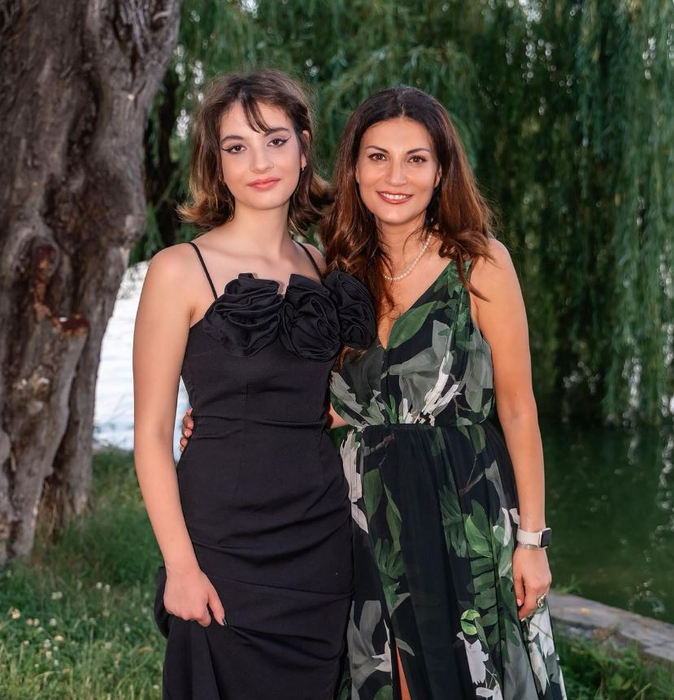 Cum îşi permite fiica Ioanei Ginghină să mânânce în fiecare zi în oraş, la doar 15 ani: „M-a terminat psihic şi financiar”