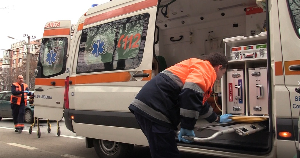 Iubita poliţistului ar fi adresat injurii medicilor