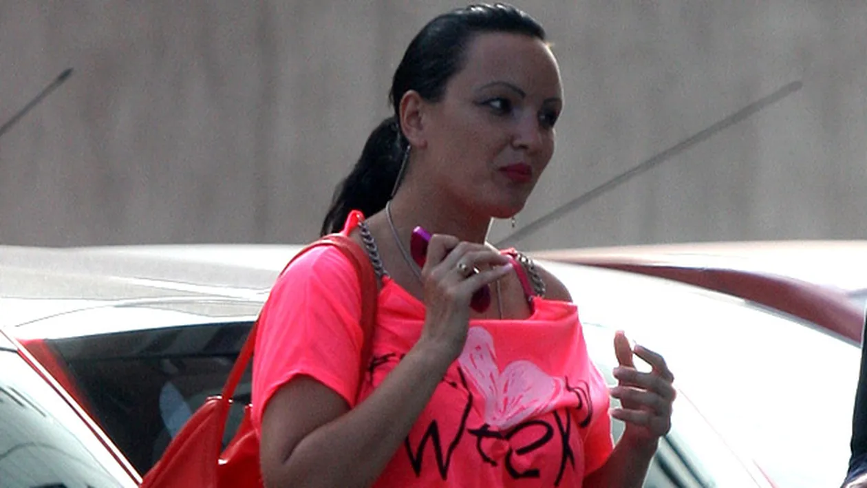 Escorta de lux, fiica fostului ambasador al Romaniei in Venezuela vrea sa-si scoata banii pe care i-a dat pe silicoane. Afla cum!