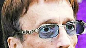Robin Gibb de la Bee Gees trebuie sa reinvete sa mearga!
