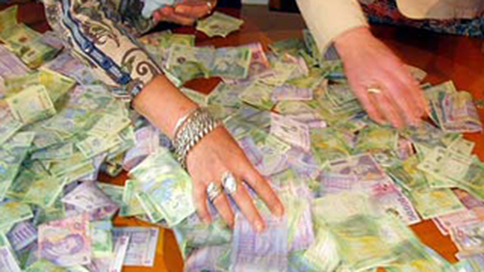 Fericirea la serviciu depinde de salariu ! Cu cat este mai mare cu atat mai bine! Ce parere ai despre asta?