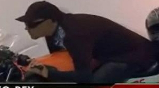 Un barbat mort a fost imbalsamat si asezat pe motocicleta sa la o expozitie!