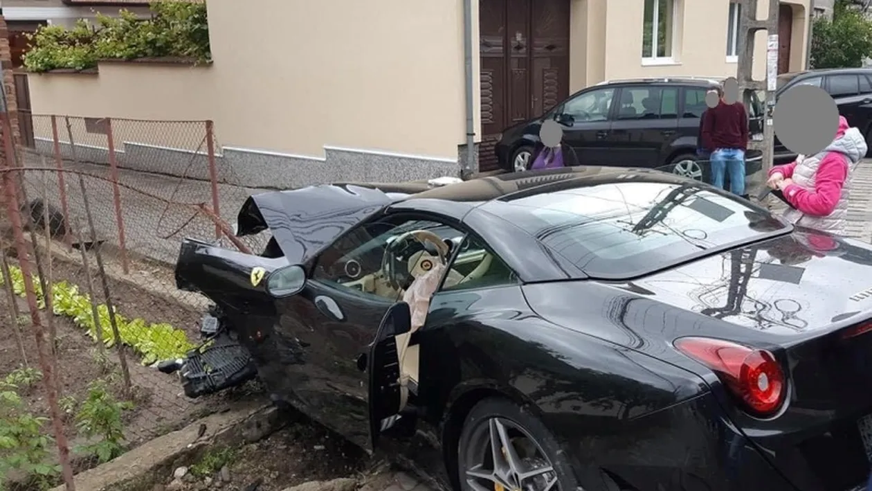 Accident într-o comună din Alba! Un bolid Ferarri a fost făcut praf