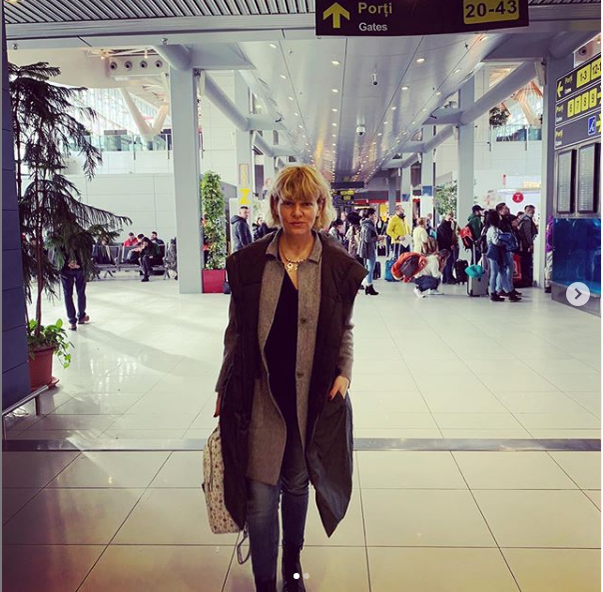 Dana Nălbaru, reacţie ciudată după ce a primit un mesaj de la o fană: “Nu mai râd ca proasta…”