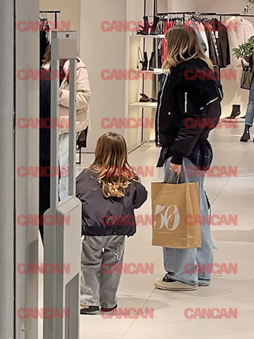 Așa mamă, așa fiică! Gina Pistol și micuța Josephine, outfit-uri matchy la mall