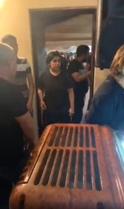 Soția lui Dany Vicol, nedezlipită de sicriul bărbatului iubit. Imagini de la priveghiul tânărului ucis în accidentul provocat de Mario Iorgulescu. VIDEO