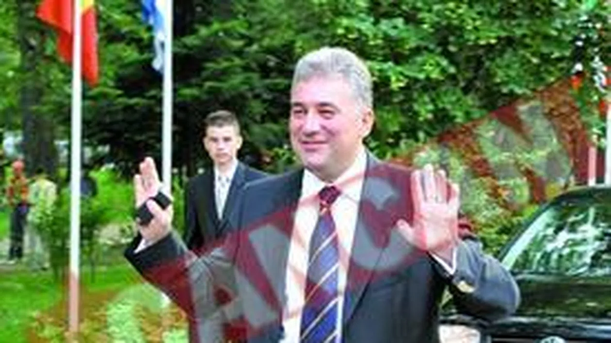 Videanu isi face palat langa cimitir