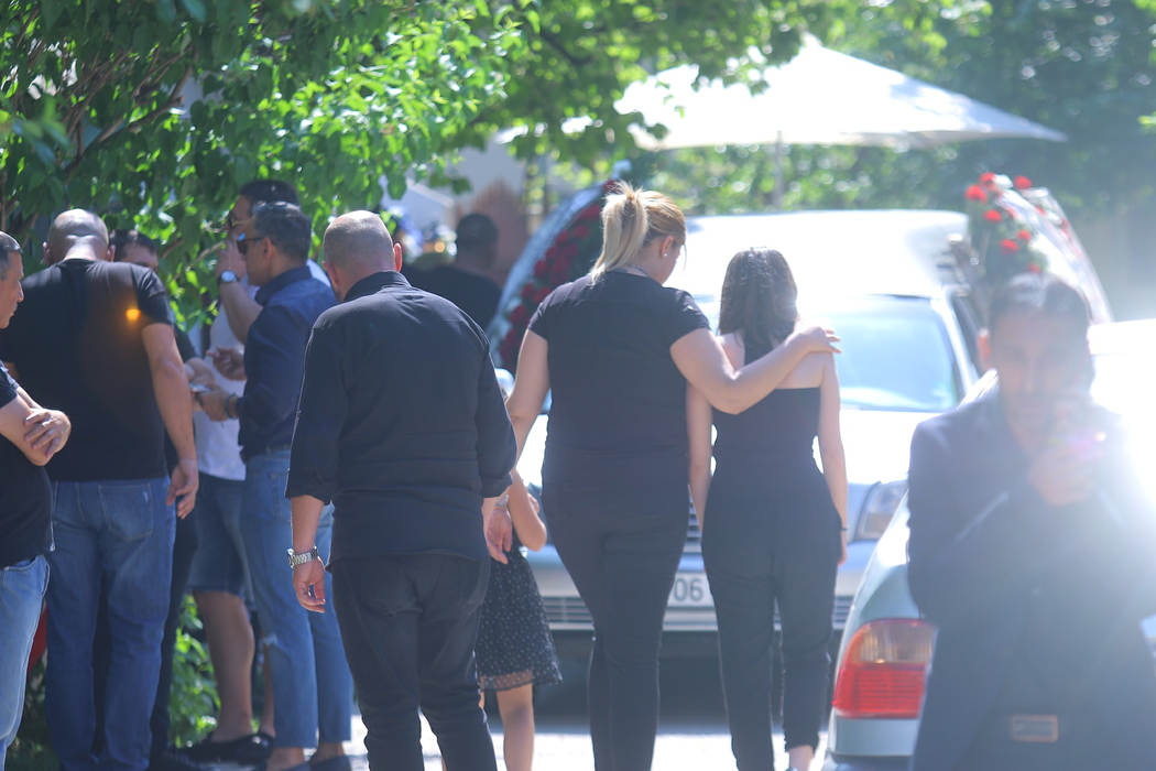 Mesajul tulburător scris pe coroana adusă de Nelu Ploieșteanu pentru fiul său mort