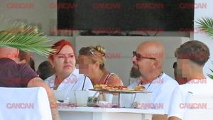 Singurul lucru pe care Piedone îl mai poate face după apariția stenogramelor cu soția sa. Este asul lui din mânecă!