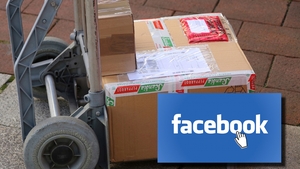 De necrezut! Ce a găsit un bărbat din Alba Iulia într-un colet, după ce și-a comandat o pereche de adidași de pe Facebook, cu 175 de lei
