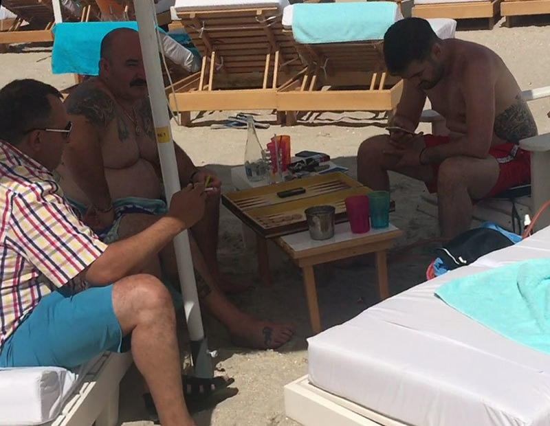 Nuţu Cămătaru s-a distrat de minune la mare