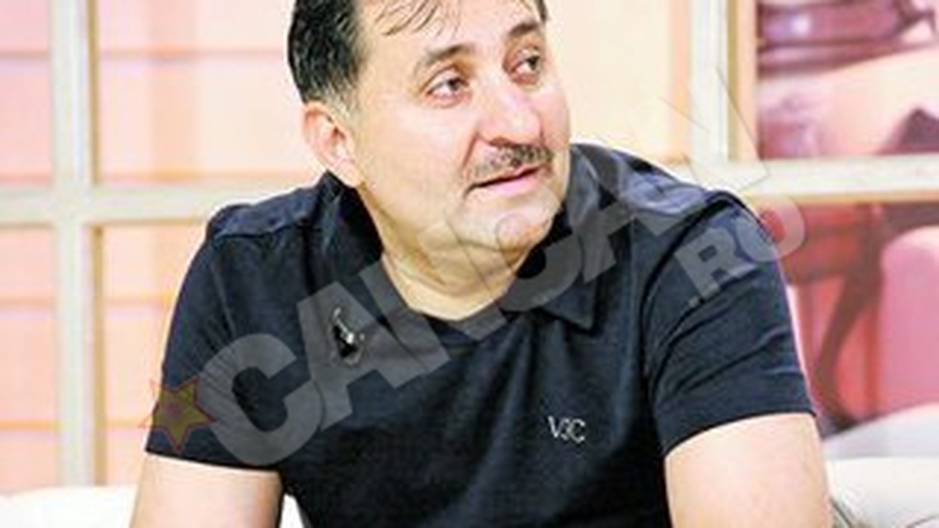 Politistii il dau pe Vijelie pe mana Parchetului