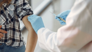 Românii au început să se vaccineze în număr tot mai mare. Peste 73.000 de doze administrate în ultimele 24 de ore