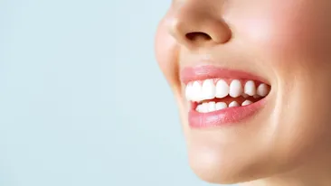 Zâmbet de vedetă: Cum să îți îngrijești dantura, pentru a te bucura de o sănătate orală impecabilă