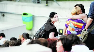 Flacarica se distreaza mai bine fara prietena ei