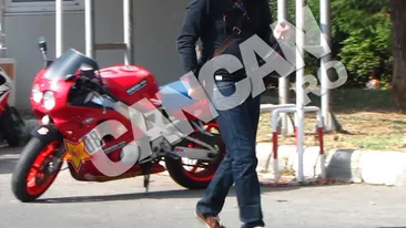 VIDEO Vlad Huidu a uitat de accidentul de motocicleta! S-a urcat din nou pe doua roti!