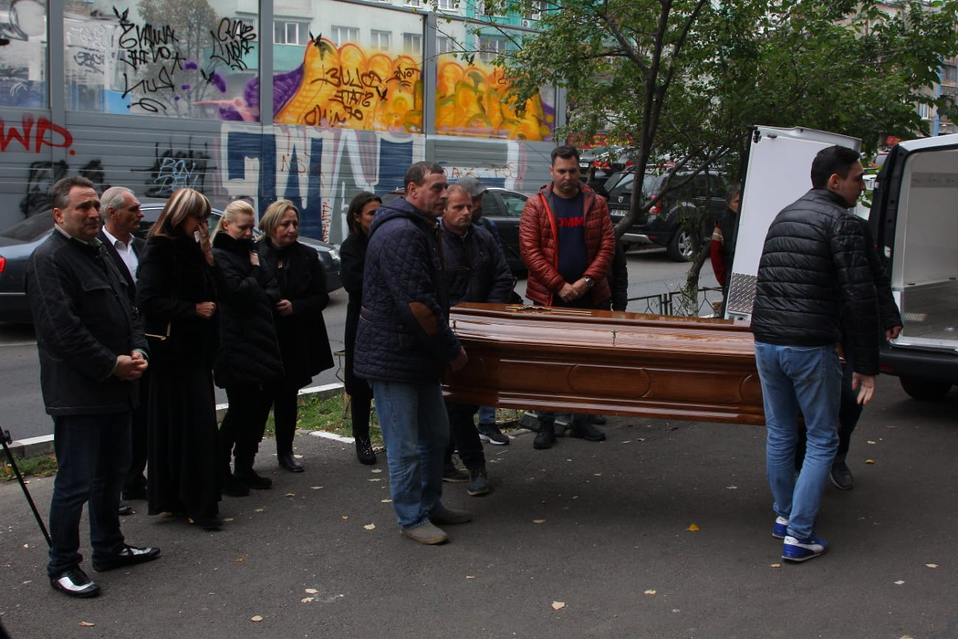 Mihai Constantinescu, depus la biserica ”Sfânta Parascheva” GALERIE FOTO