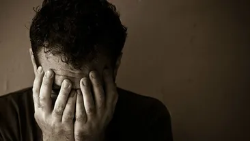 Un tânăr din Suceava este măcinat de îndoieli! O trădare i-a distrus încrederea în iubire