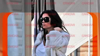 Simona Sensual, sexy-blondina anilor 2010, îi dă în judecată! Alegerile suspendate au ”ars-o” cu 2.000 de euro