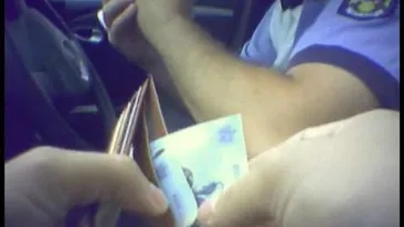 E pe bune! Doi poliţişti din Ilfov au furat şpaga unui coleg