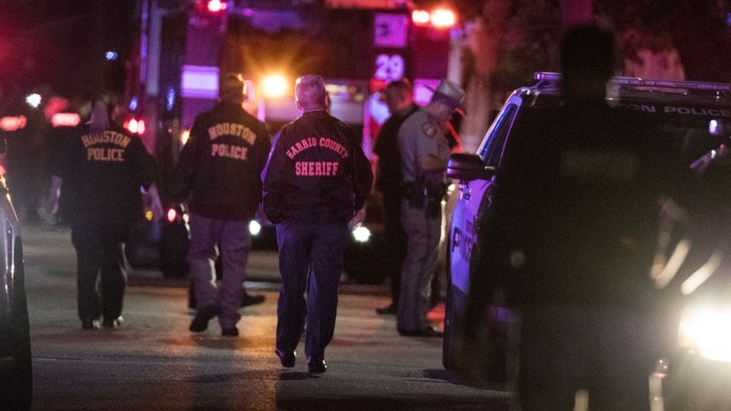 Scene sângeroase în Houston! Cinci ofițeri de poliție au fost împușcați