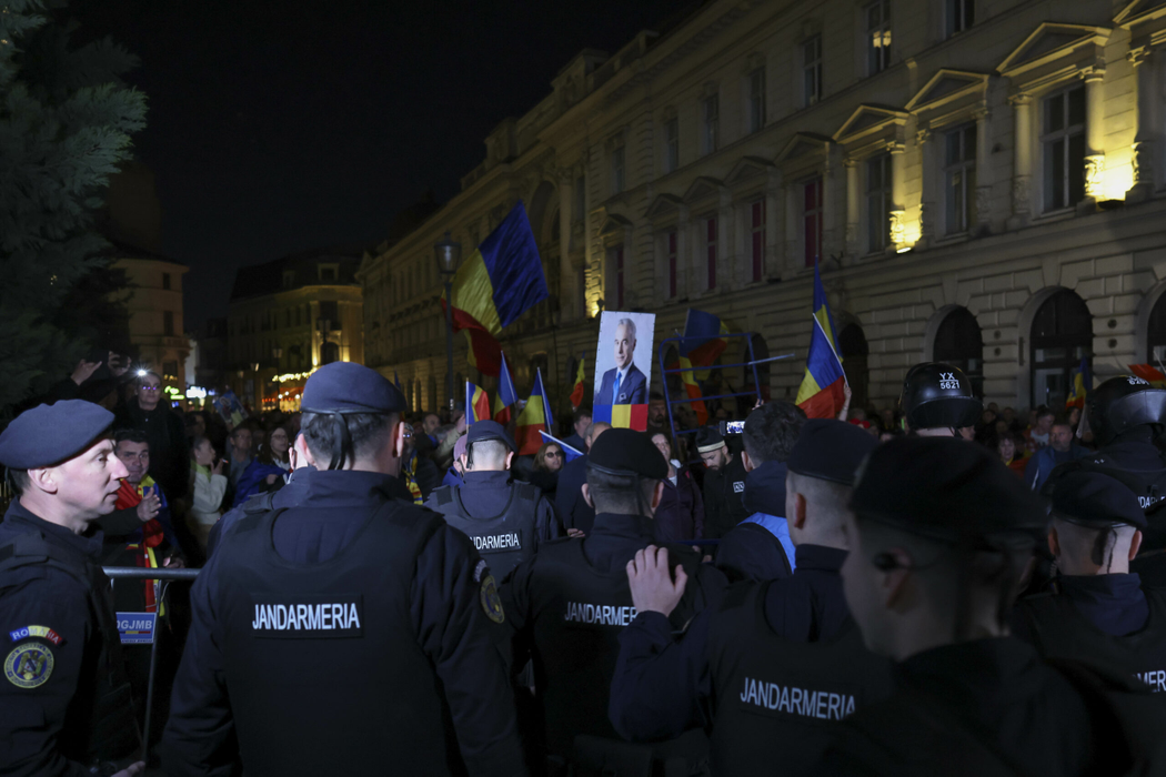 BEC a respins candidatura lui Călin Georgescu! La aflarea veștii, susținătorii lui s-au îmbrâncit cu jandarmii