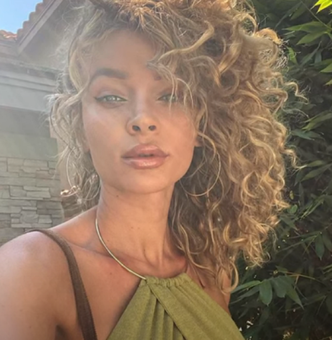 Vestea zilei! Alyssa Scott este însărcinată pentru a treia oară