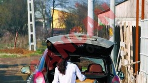 Se muta printre muntii de moloz