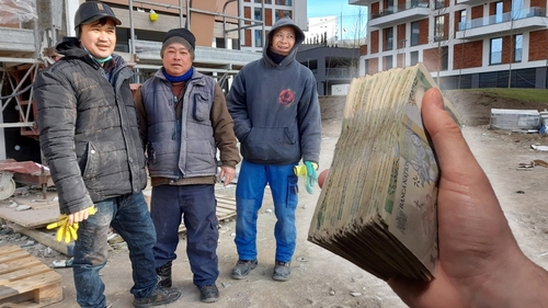 Câți lei primesc salariu Bui, Tinh și Xuan - trei vietnamezi care lucrează în construcții, în Cluj. Românii cer de 2 ori mai mulți bani!