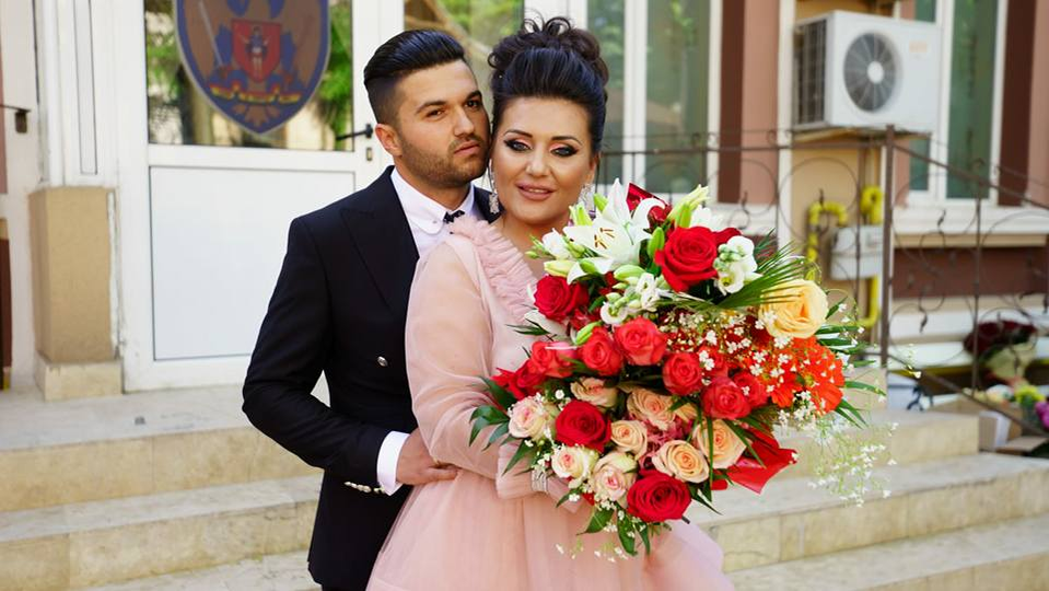 Bianca Rus, în costum de baie pe plajă!
