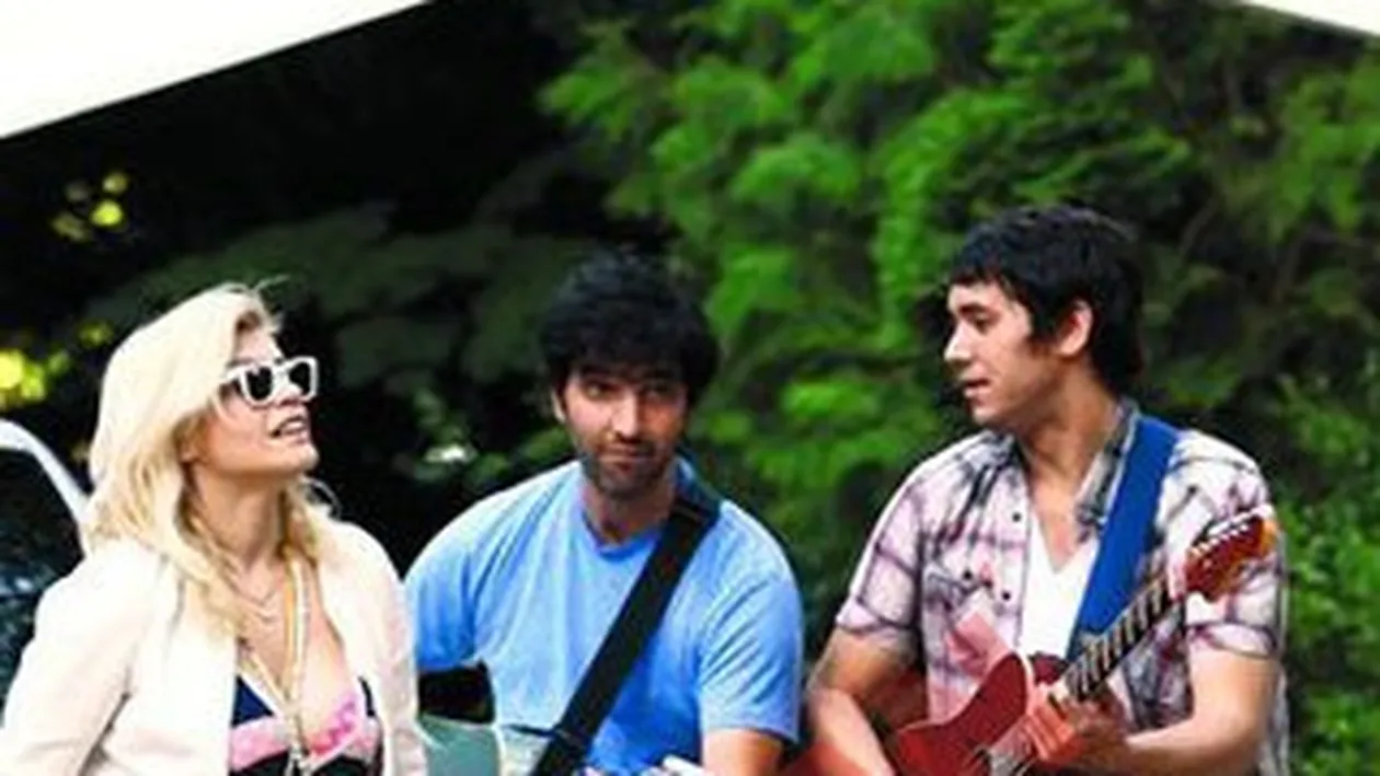 Show cu doi chitaristi straini!