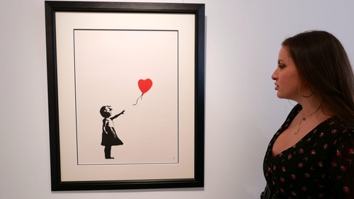Tablou semnat de Bansky, furat dintr-o galerie londoneză. Cine sunt cei doi hoți