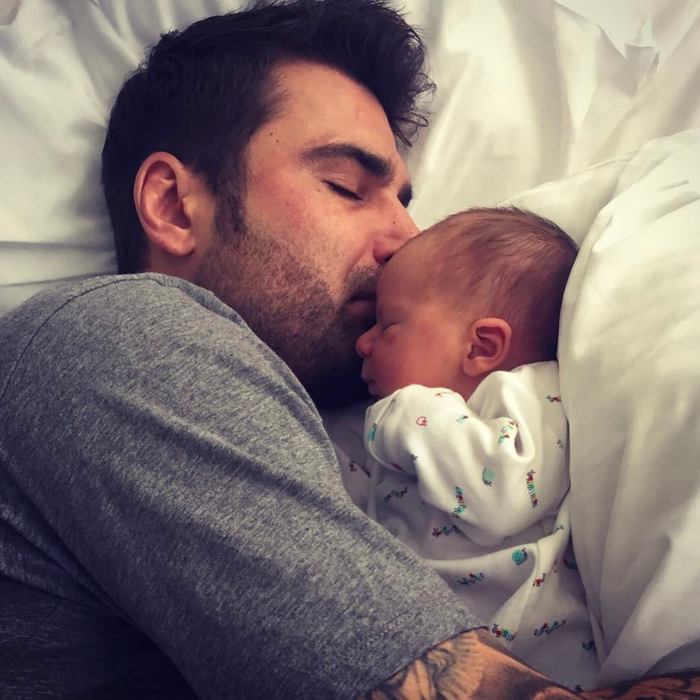 În linie dreaptă. Adrian Mutu îl pregăteşte, deja, pe Tiago pentru o carieră de fotbalist. Cum s-au filmat cei doi