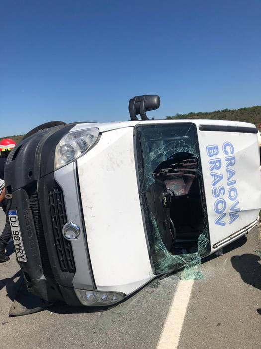 Microbuzul s-a răsturnat la Pielești, în Dolj