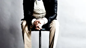 O recunosti? Laura Cosoi cu un look neobisnuit