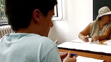 O eleva de clasa a VIII-a ajuns la urgenta pentru ca i s-a blocat in ureche dispozitivul de copiat