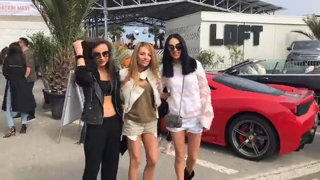 Ferrari-ul lui Gunata, folosit ca fundal pentru poze