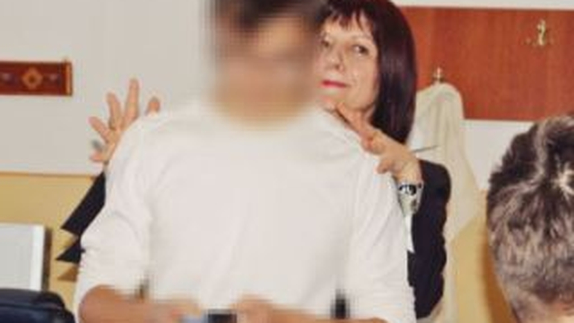 Profesoara care a fost acuzata de comportament inadecvat la ore il da in judecata pe prefectul de Buzau