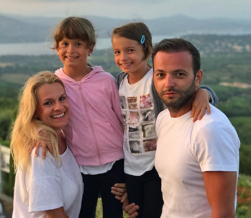 Bucurie uriaşă în  familia lui Mihai Morar! La aflarea veştii, gemenele prezentatorului au fost cele mai fericite