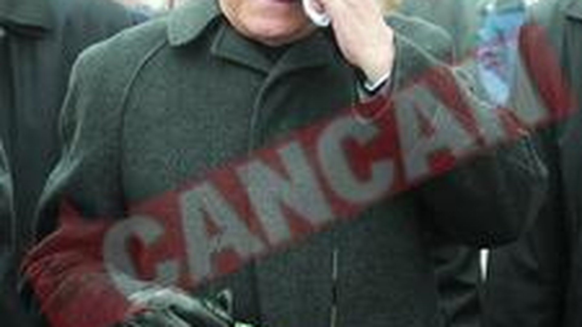 Ion Iliescu, huiduit si lovit de scandalagii
