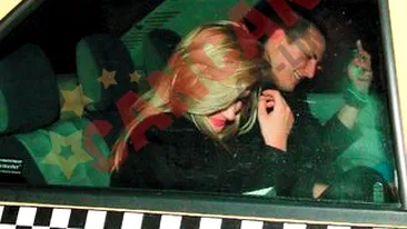 S-au sarutat in club si l-a dus la ea acasa