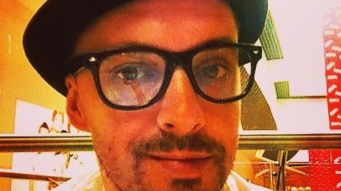 Un celebru solist roman a trait clipe de groaza in avionul depresurizat! O fiinta draga lui a ramas fara aer. Vezi cum au scapat