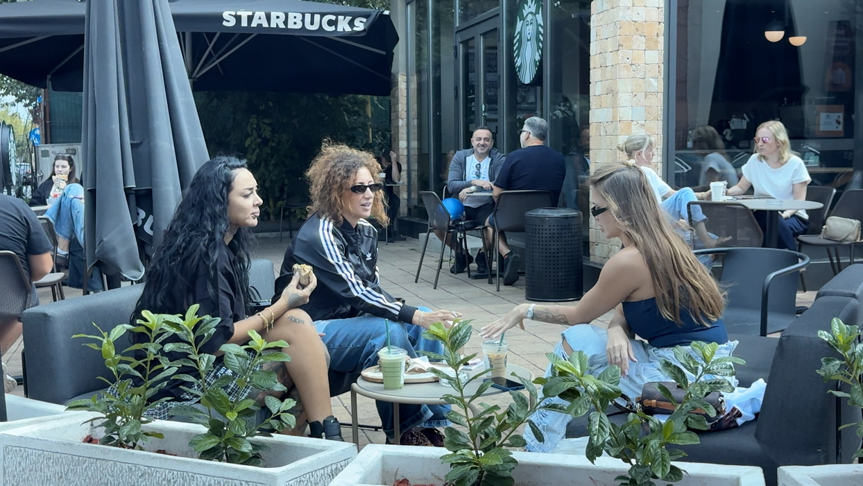 Naba Salem, Patricia Vizitiu și Teodora Racoș