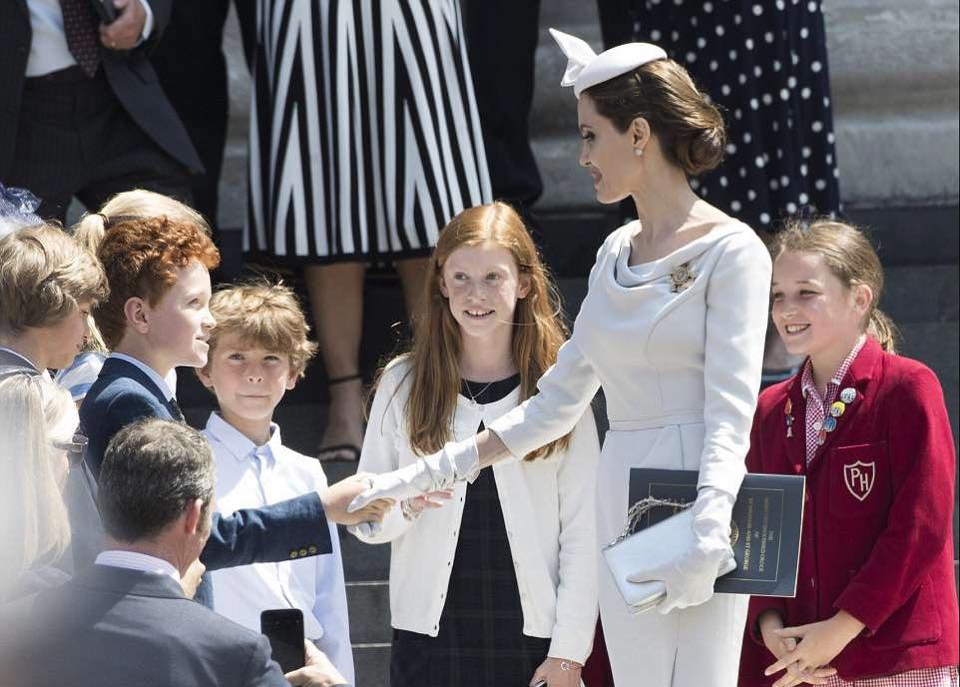 Angelia Jolie a pus pauză carierei. Surpriza pe care o pregătește de Crăciun