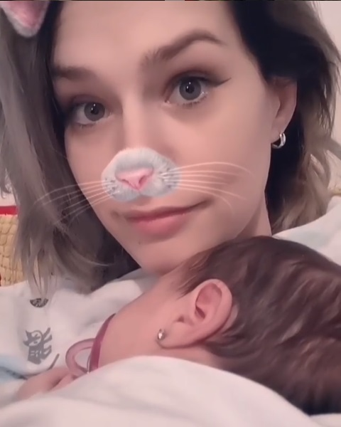 Feli a ales nașii de botez ai fiicei sale, Nora Luna! Mama spirituală a micuței e o persoană specială din viața cântăreței