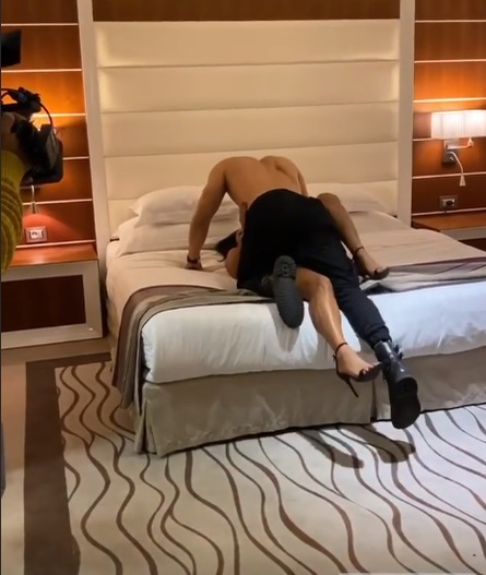 Daniela Crudu, filmată în ipostaze intime alături de unul dintre musculoșii de la Insula Iubirii! Bruneta a spus adevărul despre imaginile HOT