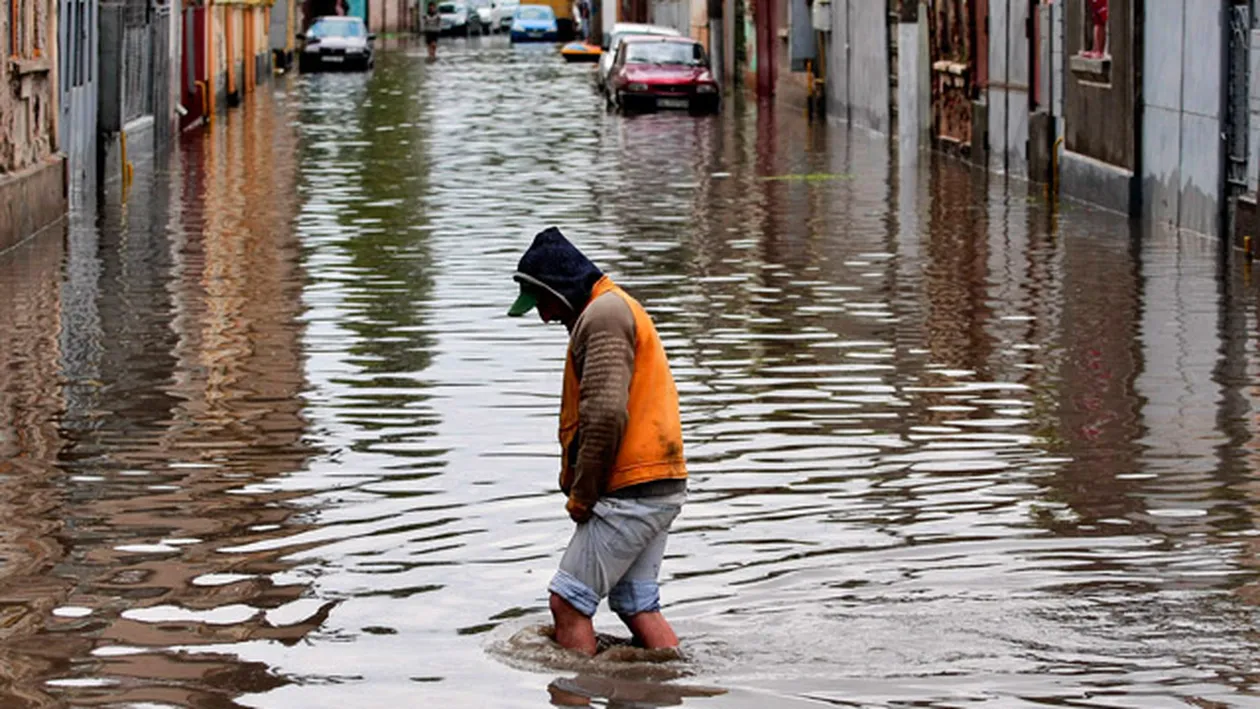 COD PORTOCALIU de inundatii pe rauri din 15 judete si Dunare! Ce se intampla acum in toata tara