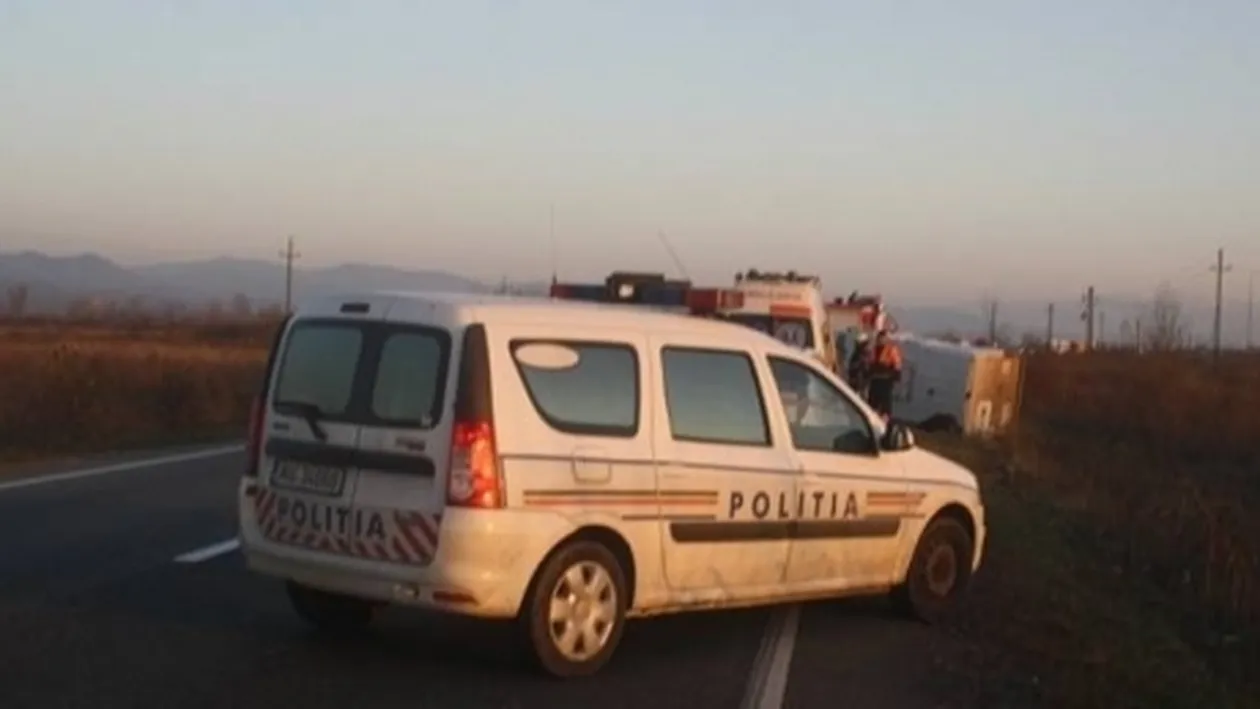 O maşină cu bani s-a răsturnat pe o şosea din Timiş! Ce s-a întâmplat în minutele imediat următoare