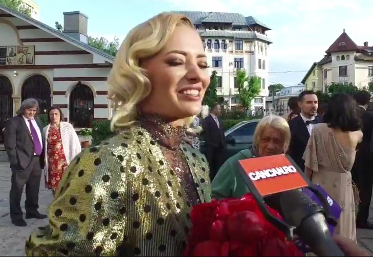 Delia a anunţat la plecare că este foarte posibil să fie şi naşa de botez a copilaşului Oanei